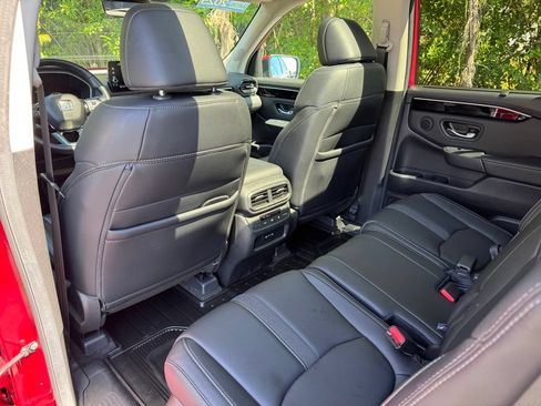 Certified 2025 Honda Pilot Touring image 14