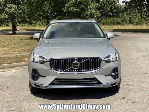 Used 2023 Volvo XC60 T8 Plus image 2