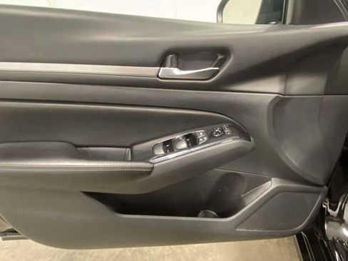 Used 2023 Nissan Altima 2.5 SV image 12