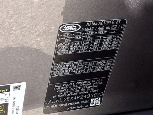 Certified 2024 Land Rover Discovery Dynamic SE image 26