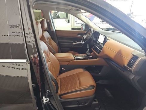 Used 2022 Nissan Pathfinder Platinum w/ Cargo Package AWD/4WD image 19