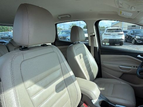 Used 2017 Ford C-MAX Energi SE w/ Equipment Group 402A FWD image 29