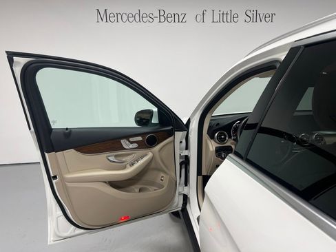 Certified 2022 Mercedes-Benz GLC 300 4MATIC image 17