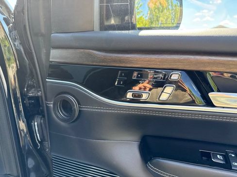 Used 2022 Jeep Grand Wagoneer Series II w/ Premium Group II AWD/4WD image 11