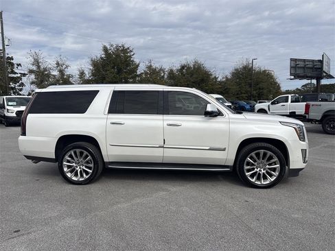 Used 2019 Cadillac Escalade ESV Luxury image 4