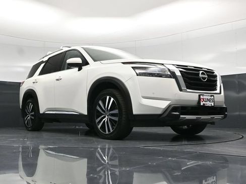 Used 2024 Nissan Pathfinder Platinum w/ Cargo Package AWD/4WD image 61