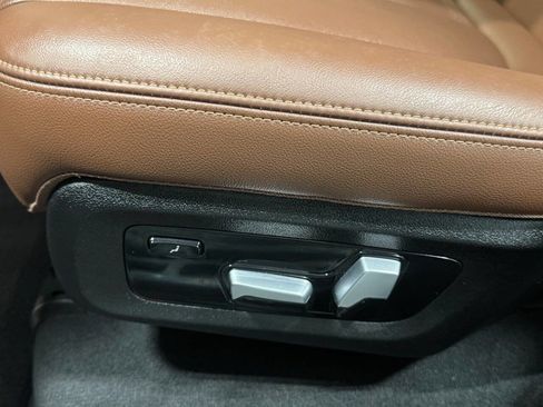 Used 2021 BMW X7 xDrive40i w/ Premium Package image 16