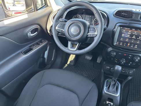 Used 2023 Jeep Renegade Latitude image 24