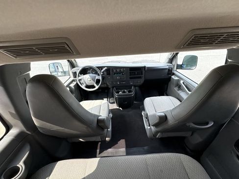 Certified 2025 Chevrolet Express 3500 LT w/ LT Preferred Equipment Group RWD image 17