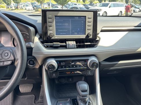 Used 2022 Toyota RAV4 XLE AWD/4WD image 21
