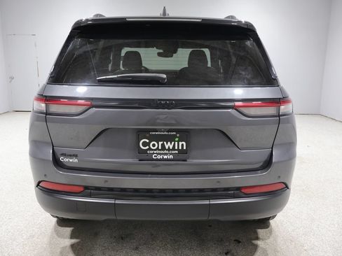 Used 2023 Jeep Grand Cherokee Altitude AWD/4WD image 4