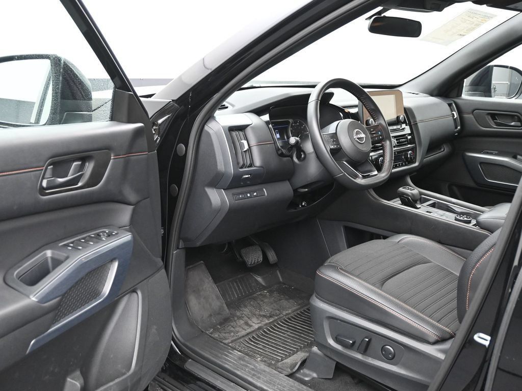 Used 2025 Nissan Pathfinder Rock Creek AWD/4WD image 10