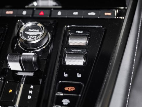 Used 2025 Aston Martin DBX 707 image 38