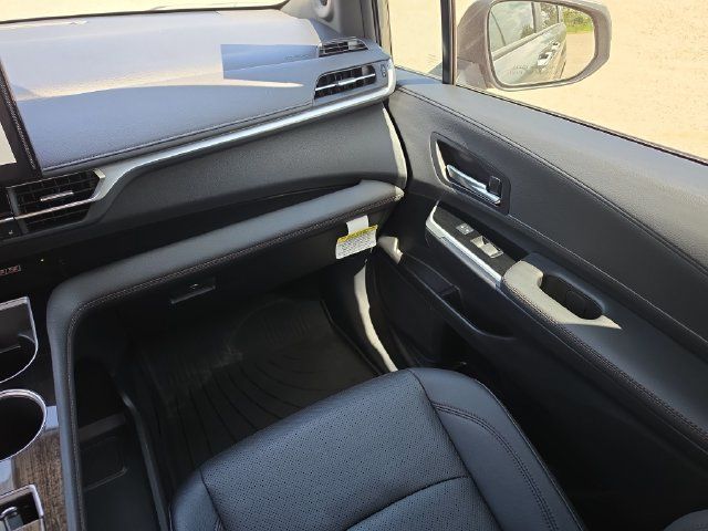Used 2026 Toyota Sienna Limited FWD image 12