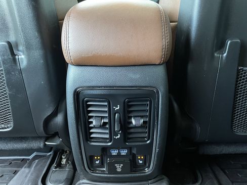 Used 2020 Jeep Grand Cherokee Overland image 26