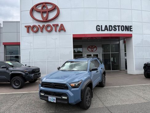 Used 2025 Toyota 4Runner SR5 AWD/4WD image 1