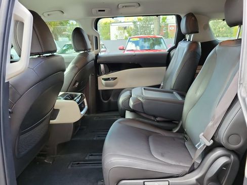 Certified 2023 Kia Carnival EX w/ Paint Protection Package FWD image 10
