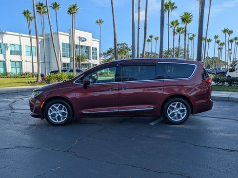 Used 2020 Chrysler Pacifica Touring-L Plus w/ Tire & Wheel Group FWD image 9