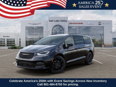 New 2026 Chrysler Pacifica Select w/ S Appearance Package
