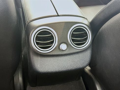 Used 2019 Mercedes-Benz C 300 4MATIC Sedan image 34