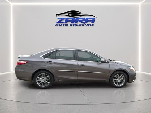 Used 2015 Toyota Camry SE w/ Moonroof Package image 8