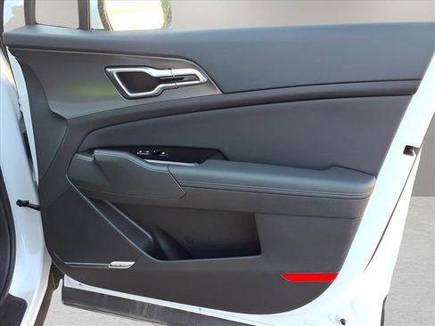 Used 2025 Kia Sportage SX image 17