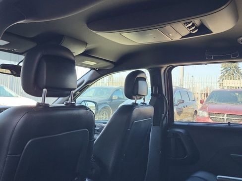 Used 2018 Dodge Grand Caravan SXT w/ Blacktop Package image 23