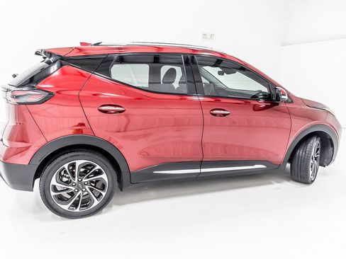 Used 2022 Chevrolet Bolt EUV Premier w/ Sun & Sound Package FWD image 6