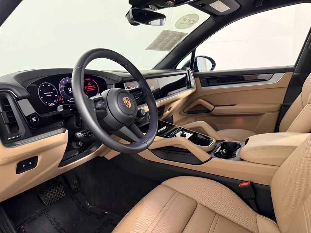 Certified 2024 Porsche Cayenne AWD/4WD image 4