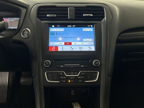 Used 2018 Ford Fusion SE w/ Equipment Group 601A image 22