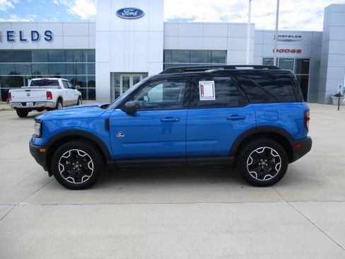 Used 2025 Ford Bronco Sport Outer Banks w/ Outer Banks Tech Package+ AWD/4WD image 3