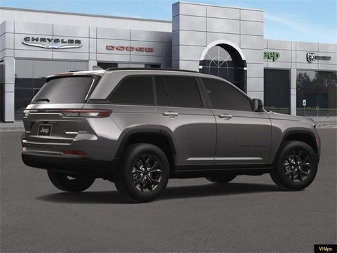New 2025 Jeep Grand Cherokee Laredo image 8