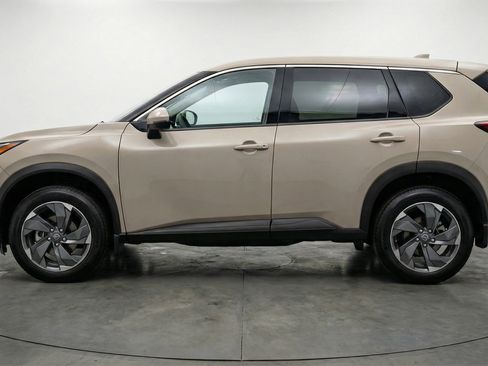 Used 2025 Nissan Rogue SV FWD image 5