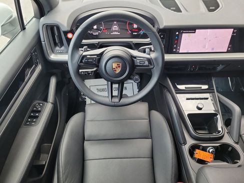 Certified 2025 Porsche Cayenne Base image 21