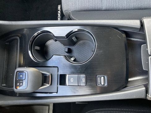 Used 2021 Nissan Rogue S image 18