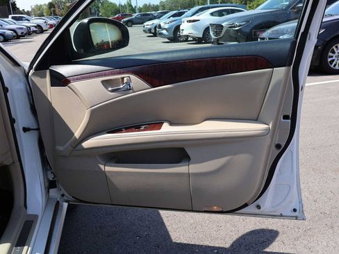Used 2011 Toyota Avalon Limited image 9