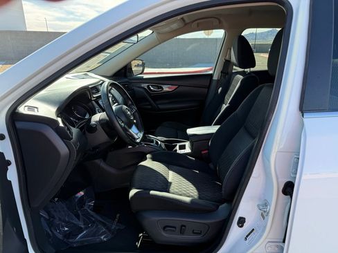 Used 2017 Nissan Rogue SV image 11