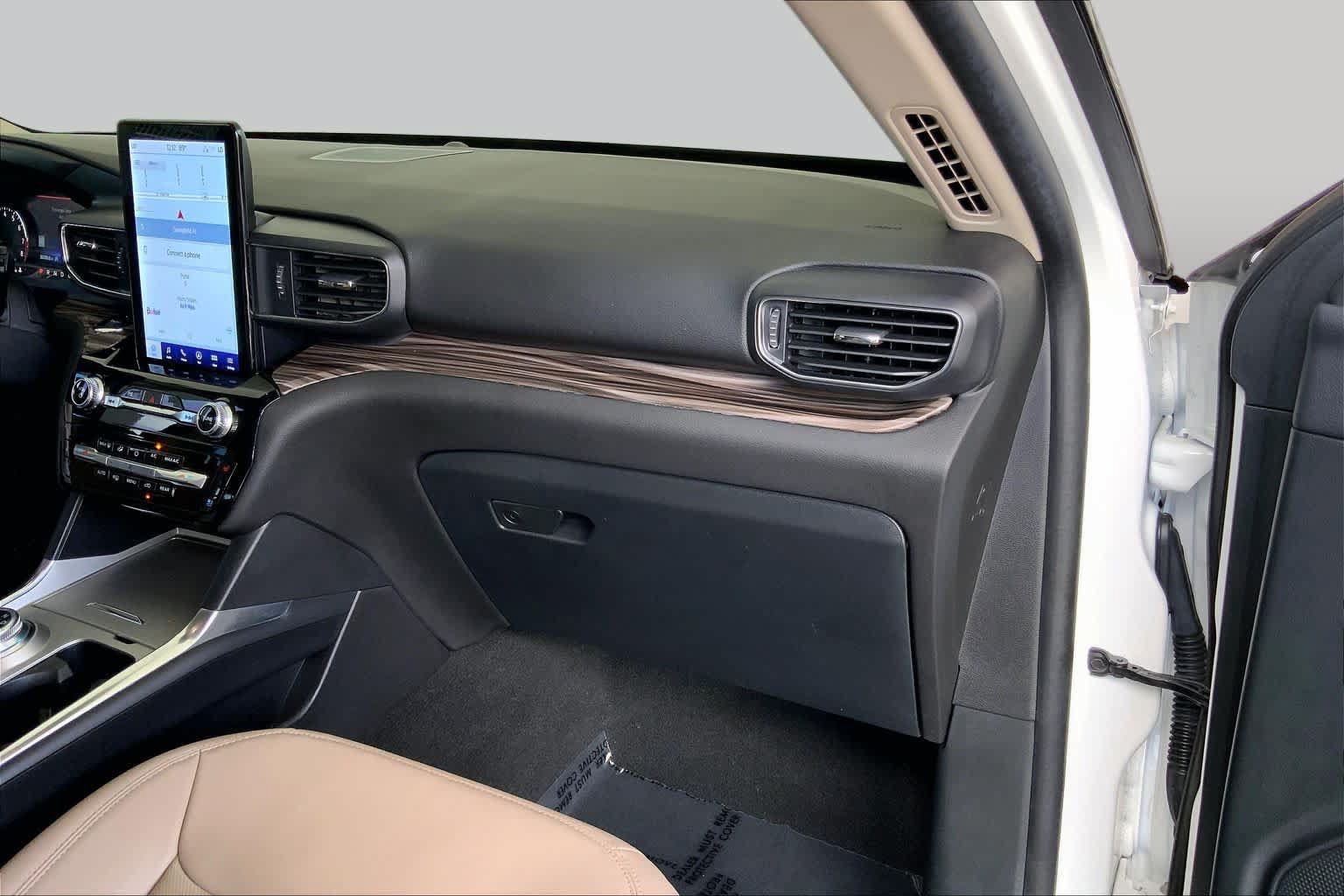 Used 2024 Ford Explorer Limited w/ Limited Technology Package RWD image 19