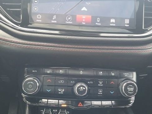 Used 2024 Dodge Durango GT image 12