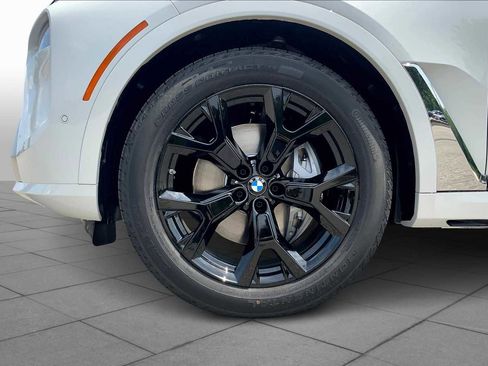 Used 2026 BMW X7 xDrive40i w/ Premium Package image 11