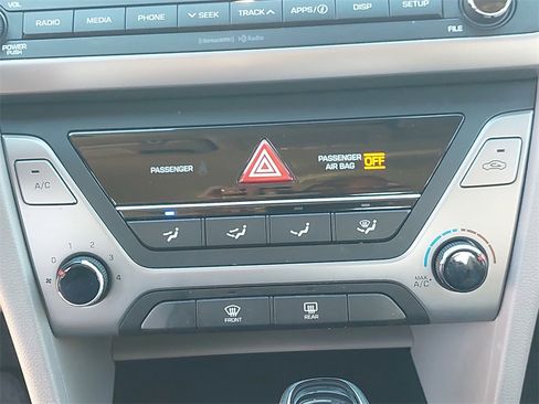 Used 2017 Hyundai Elantra SE image 17