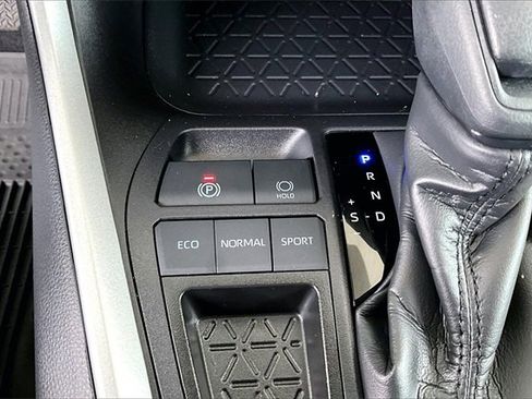 Used 2025 Toyota RAV4 XLE image 24