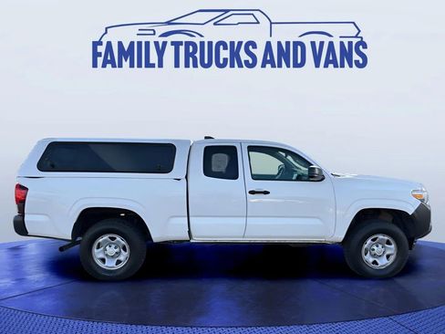 Used 2022 Toyota Tacoma SR image 5