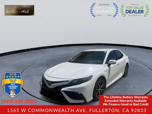 Used 2019 Toyota Camry SE w/ Convenience Package FWD image 3