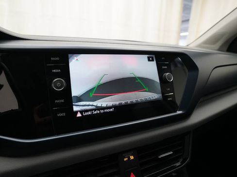 Used 2023 Volkswagen Taos SE w/ Panoramic Sunroof Package FWD image 19
