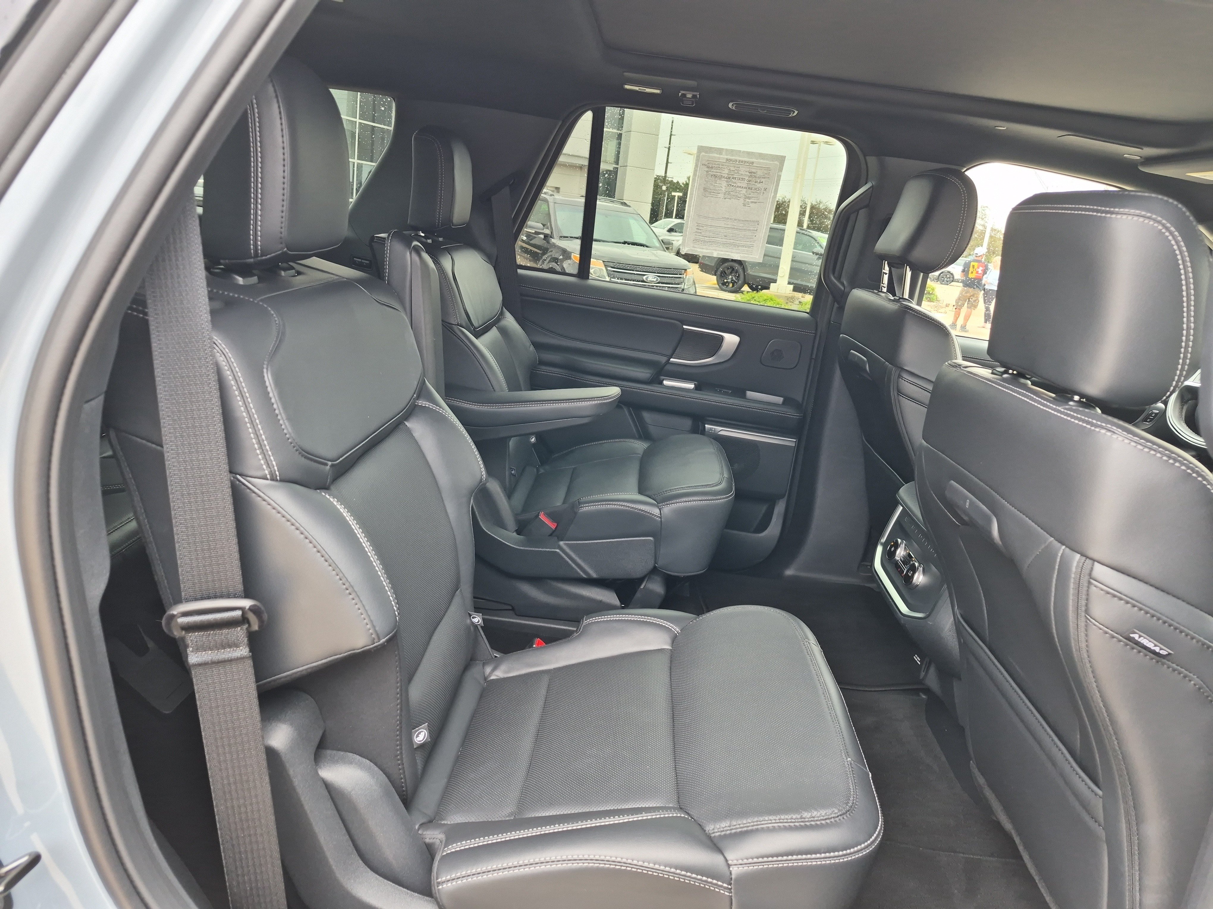 Used 2025 Ford Expedition Platinum w/ Stealth Performance Package AWD/4WD image 15