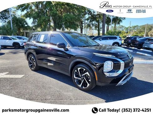 Used 2022 Mitsubishi Outlander SE image 1