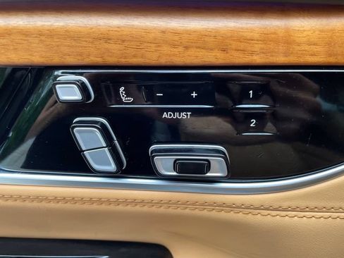 Certified 2025 Jeep Grand Wagoneer Series III AWD/4WD image 30