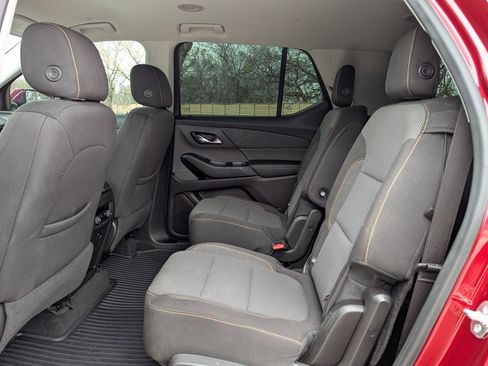 Used 2018 Chevrolet Traverse LT image 12