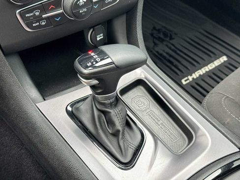 Used 2019 Dodge Charger SXT w/ Blacktop Package AWD/4WD image 32